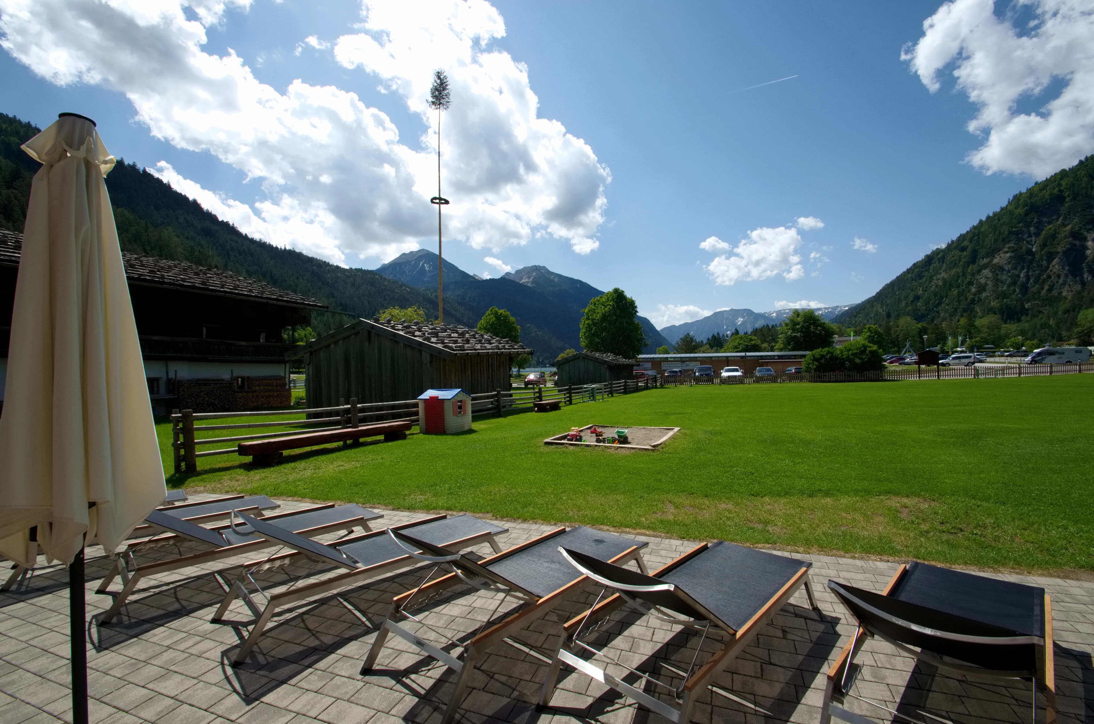 Spielgarten & Holzkohlegrill