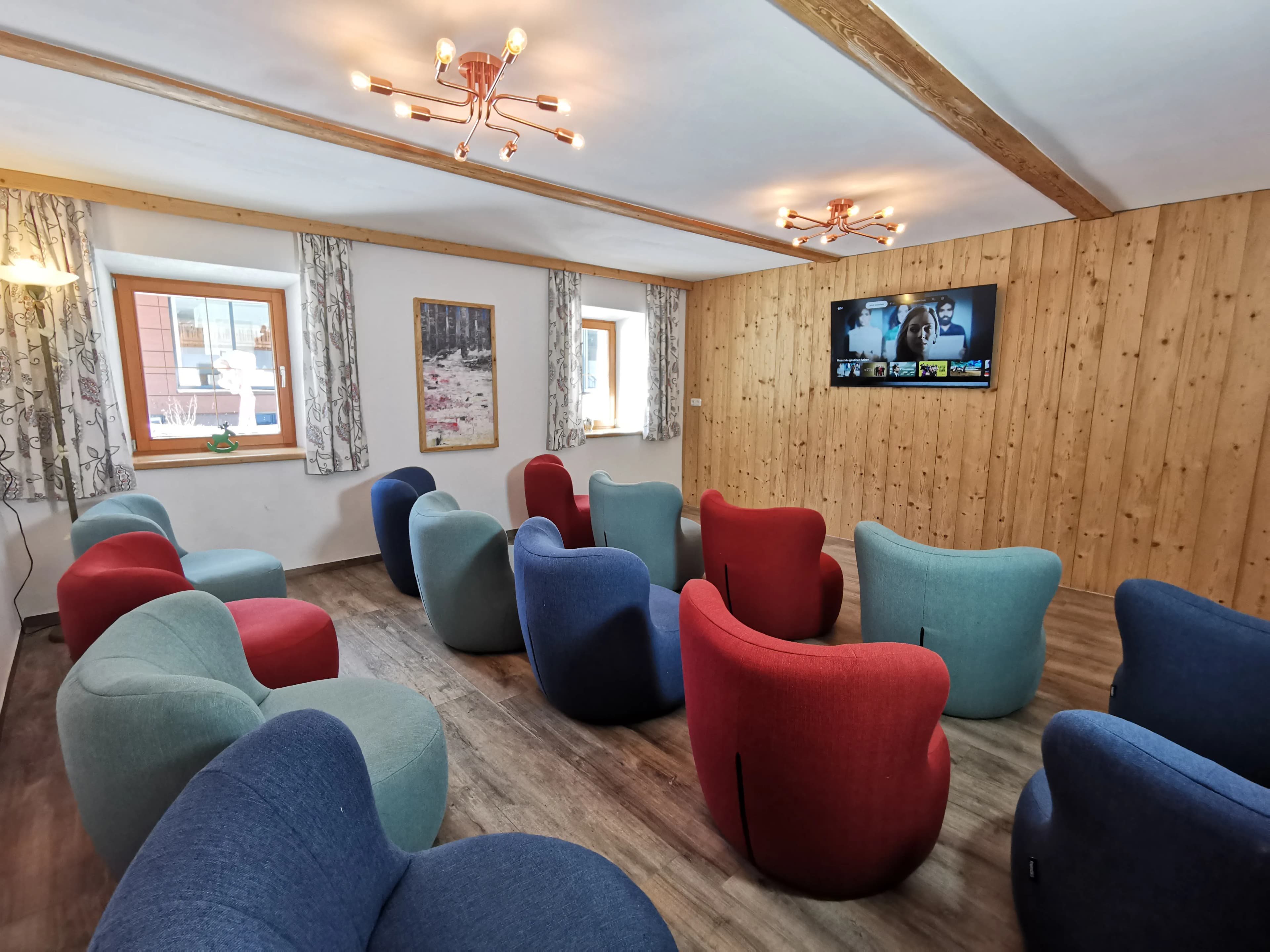 Karlinger-Lounge Thumbnail 1